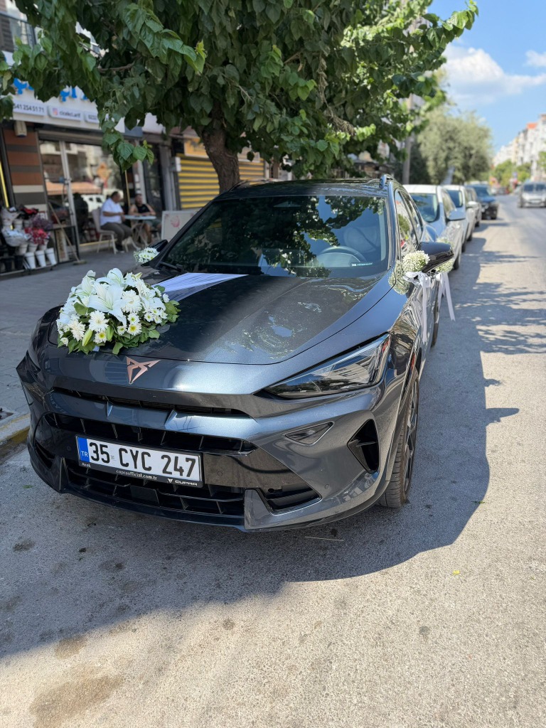 Beyaz Lilyum ve Gül Gelin Arabası Süslemesi