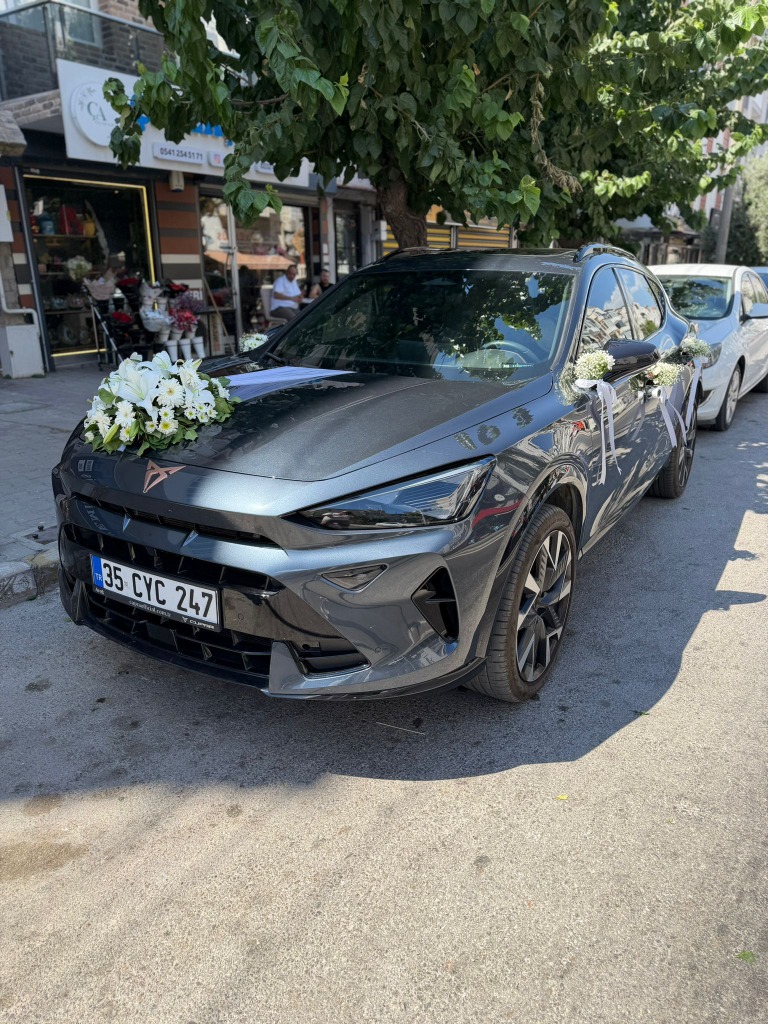 Beyaz Lilyum ve Gül Gelin Arabası Süslemesi