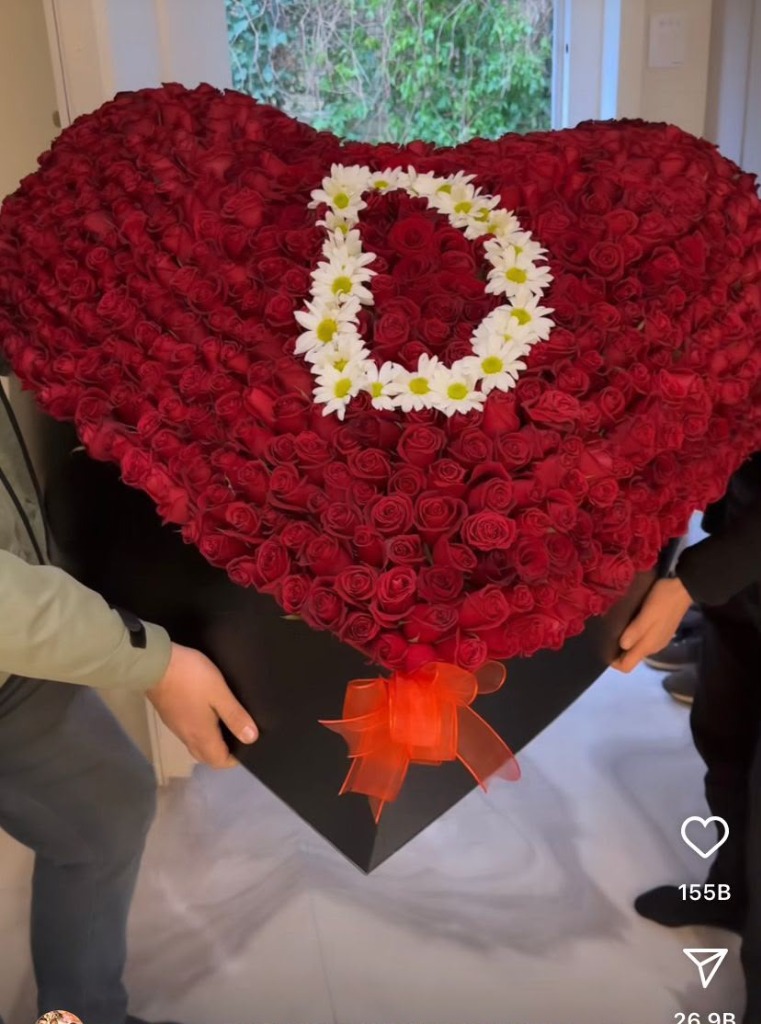 Büyük Boy Kalp Kutuda Harf Gül Aranjmanı