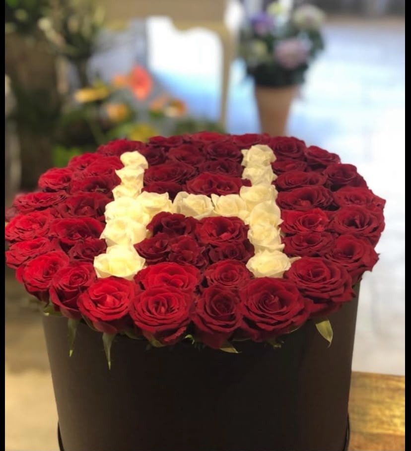 Kutuda H Harfi Gül Aranjmanı