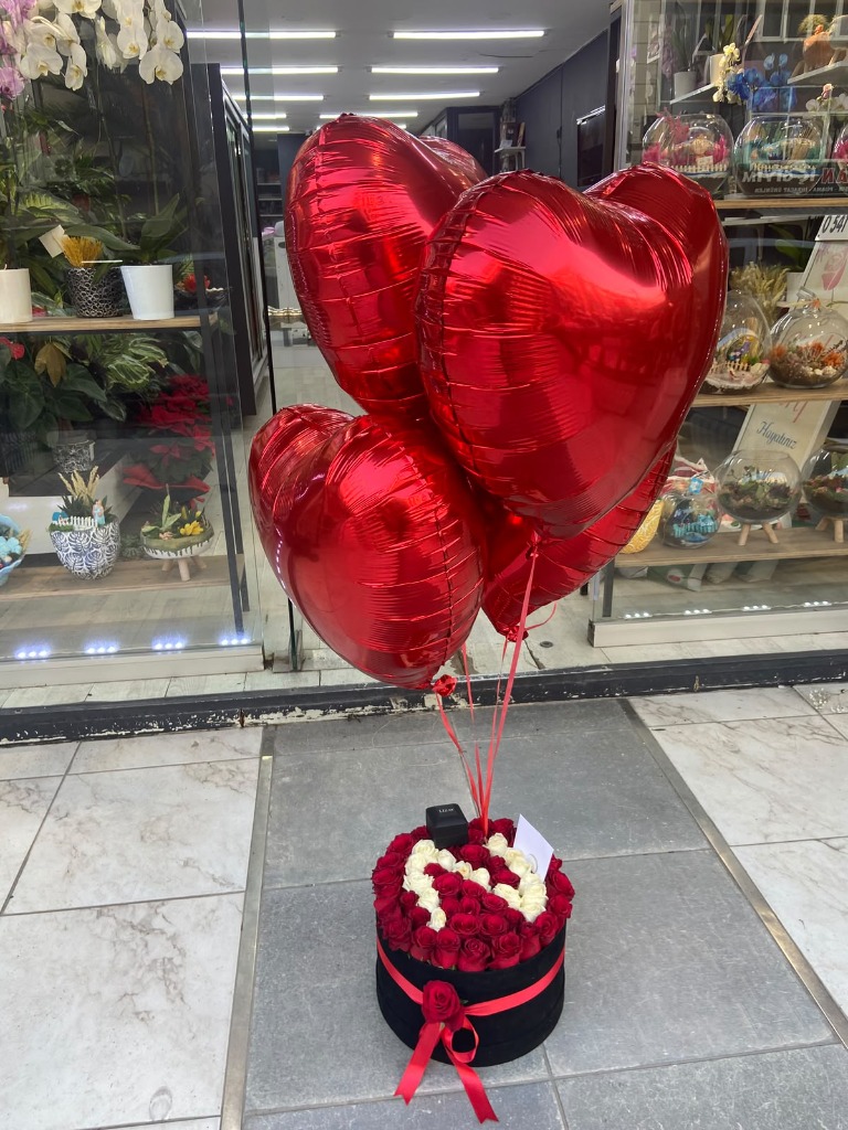 Kutuda Harf Gül Aranjmanı